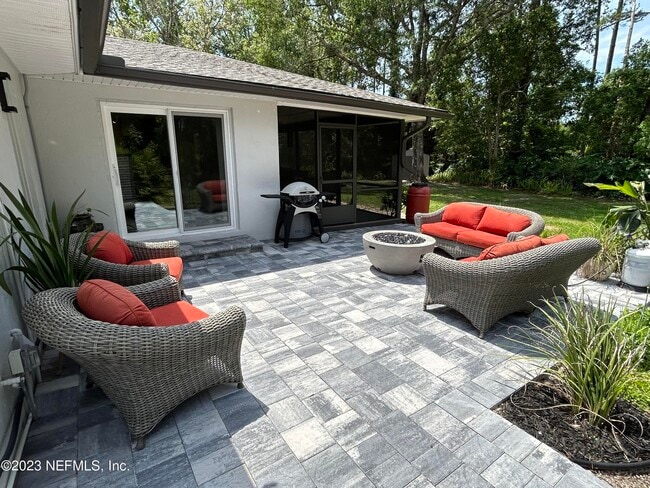 Building Photo - 937 Espinado Ave