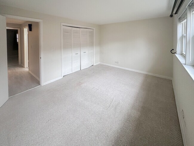 Building Photo - 4730 N Kenneth Ave