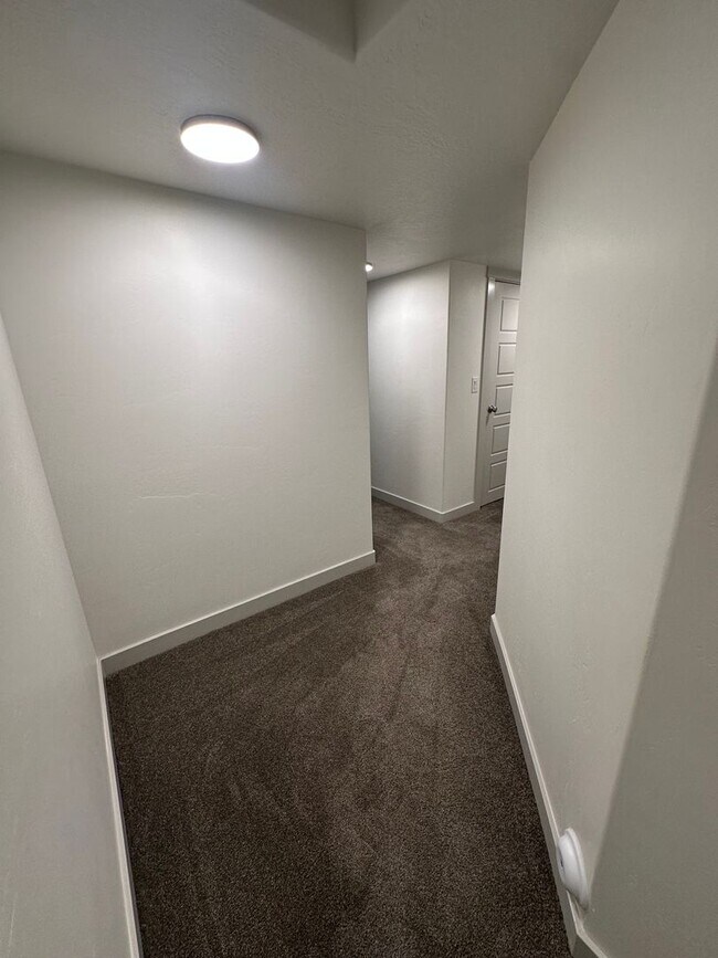 Building Photo - GORGEOUS Bountiful Home!!!