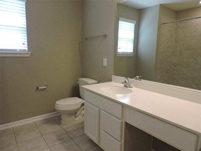 Building Photo - 1102 Upton Ct