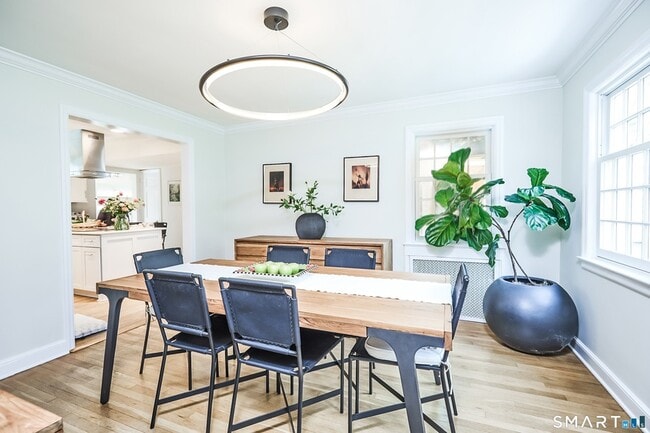 Building Photo - 188 Compo Rd S