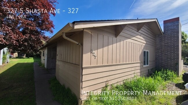 Primary Photo - 327 S Shasta Ave