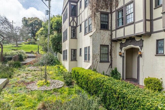 Building Photo - 350 Laguna Honda Blvd