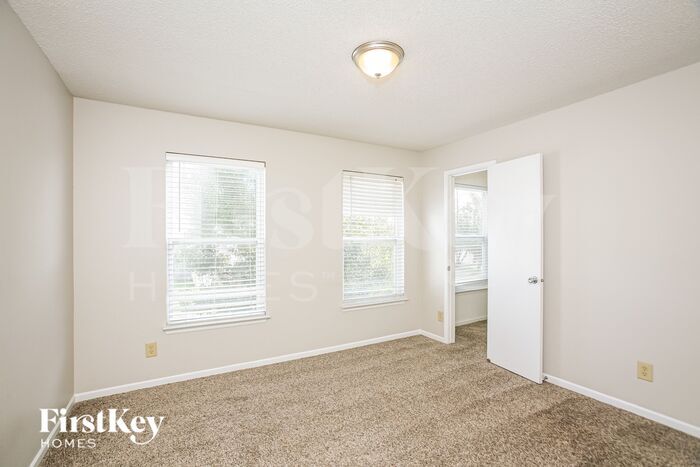 Building Photo - 10305 Kings Gap Way