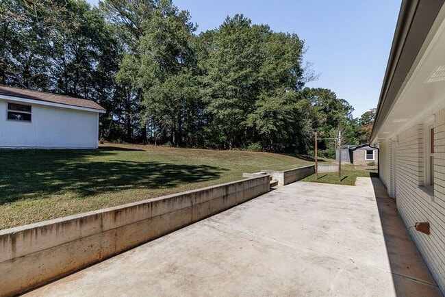 Building Photo - 145 VFW Dr