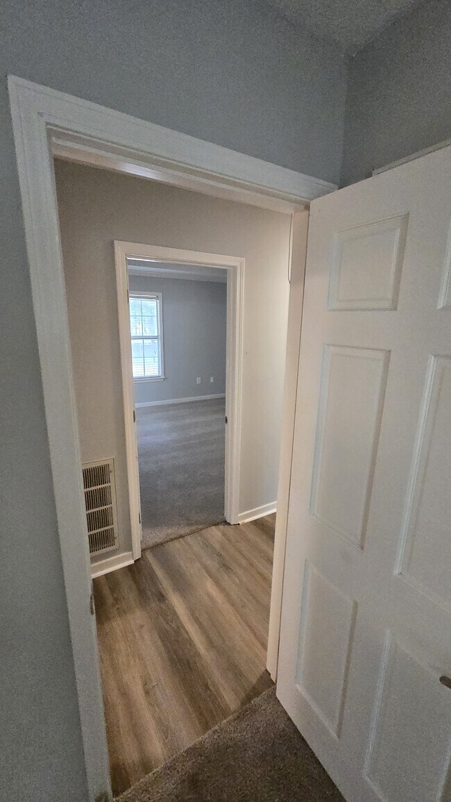 Building Photo - 405 Brentwood Dr