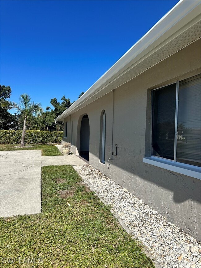 Building Photo - 2105 SE 15th Pl