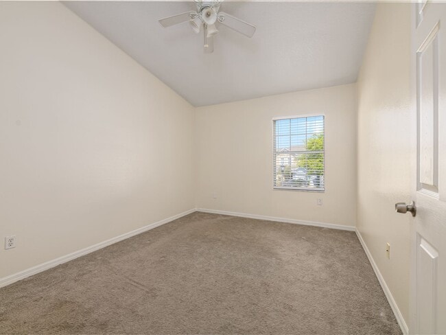 Building Photo - Riverview Townhome