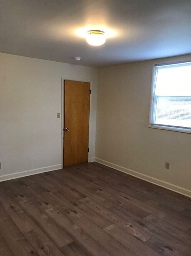 Building Photo - 2405 Johnny Cake Hill Rd