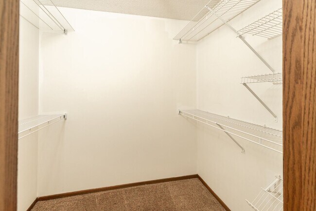 Building Photo - Lovely 3 Bedroom 2 Bath Townhome in Apple ...