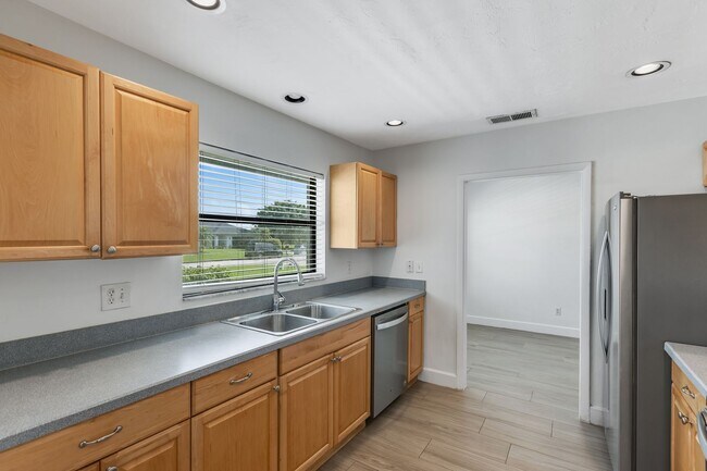 Building Photo - ** WILLOUGHBY ACRES ** POOL HOME - 3 BED / 2 BATH - PETS OK! - NORTH NAPLES - ANNUAL RENTAL