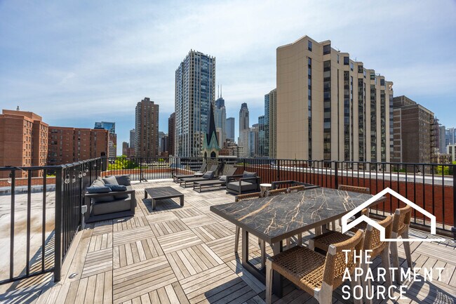 Building Photo - 1140 N La Salle Dr