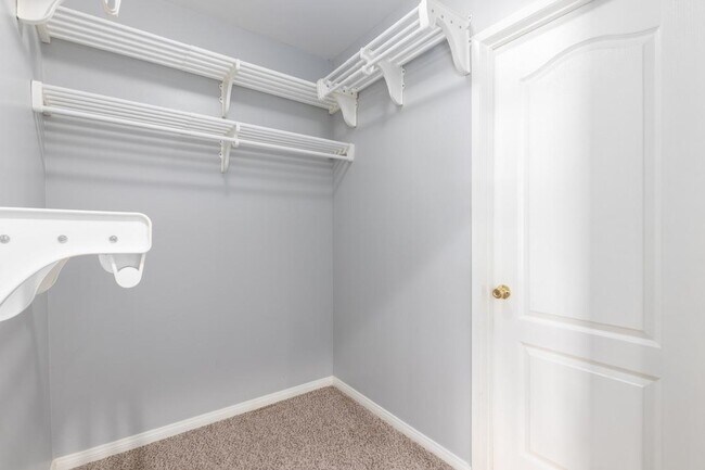 Building Photo - 4804 Iroquois Ave