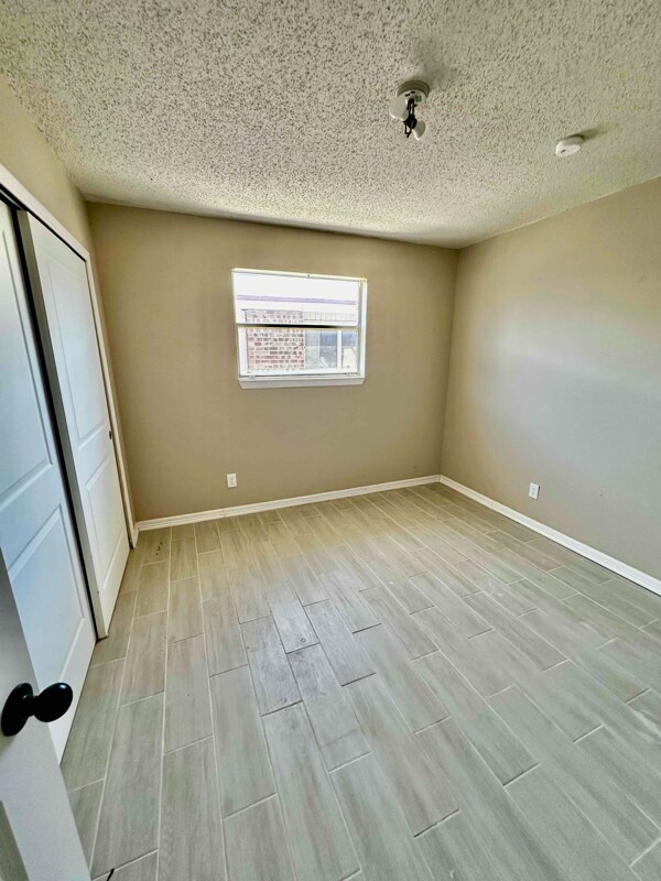 Building Photo - 2905 Beachcomber Dr