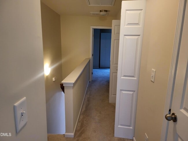 Building Photo - 100 Stratford Lakes Dr