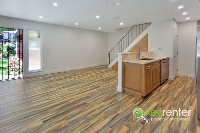 Building Photo - Beautifully Updated 2 Bedroom Condo in Desirable West Pleasanton Foothills