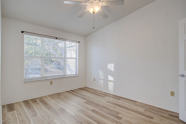 Building Photo - 15205 Harbour Vista Cir