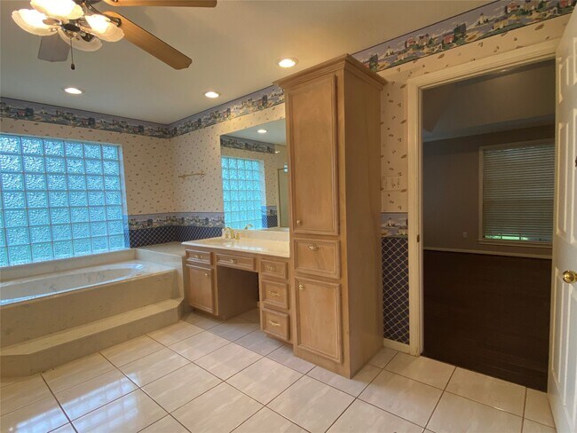 Building Photo - 14212 Horseshoe Bend