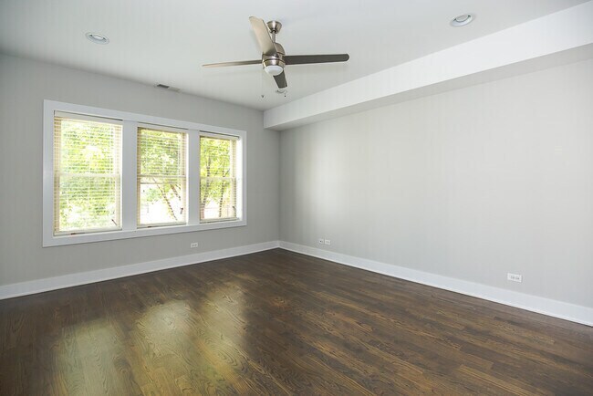 Building Photo - 3924 N Janssen Ave