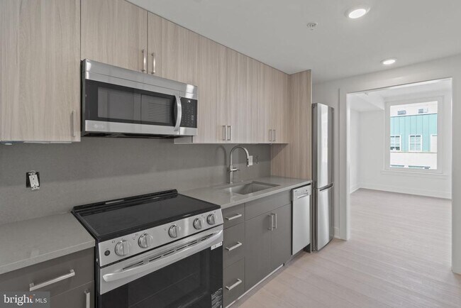 Building Photo - 2000 Dreer St