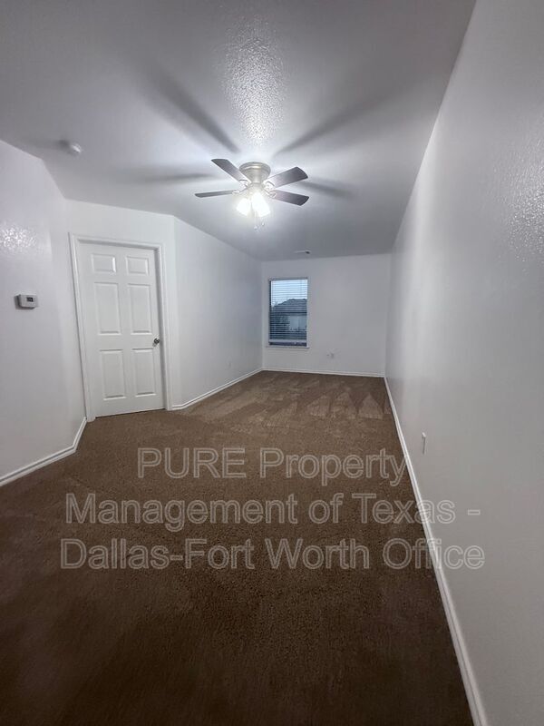 Building Photo - 529 Mast Ct
