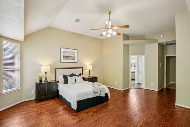 Building Photo - 8822 Ballinger Dr