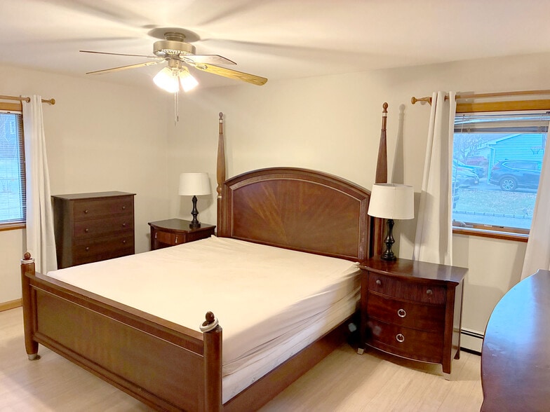 Building Photo - 14 Winside Ln