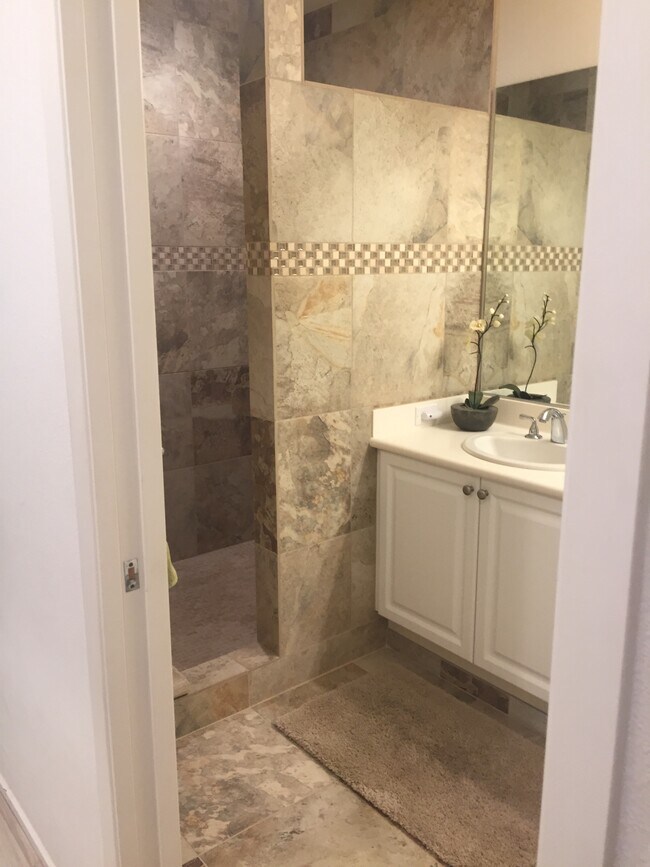 Master Bath - 92-1212 Olani St