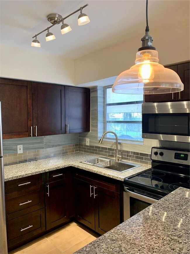 Building Photo - 521 NE 62nd St