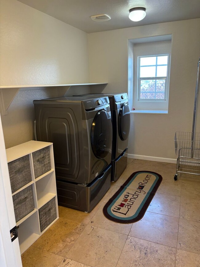 Building Photo - 1-Year Long-Term Rental
