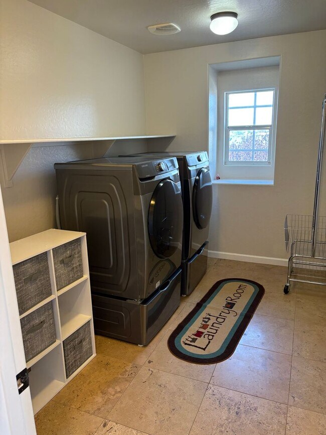 Building Photo - Furnished, 1-Year Long-Term Rental