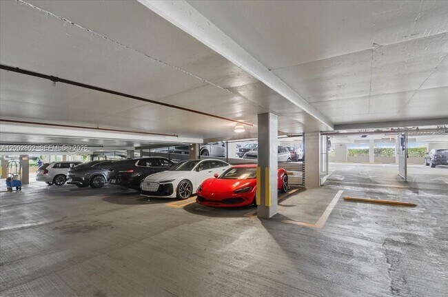 Building Photo - 801 Brickell Key Blvd