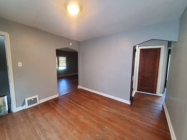 Building Photo - 3243 W 115th St