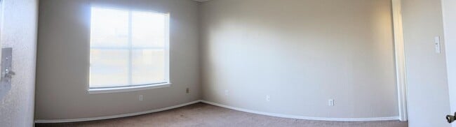 Building Photo - 2301 Flintstone Cir