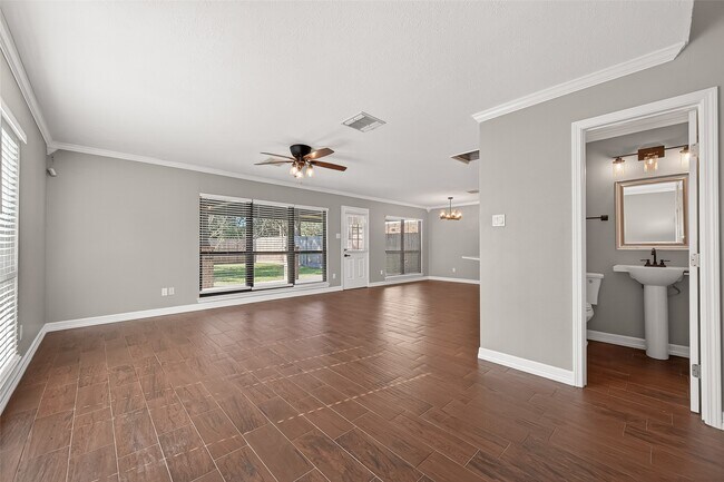 Building Photo - 1720 Old Creek Dr