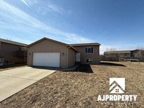 Building Photo - 409 Cottonwood Dr