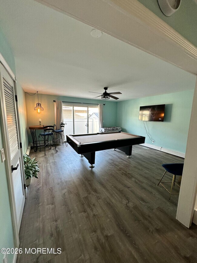 Building Photo - 3 E Central Ave