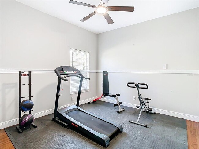 Building Photo - 16829 Midsummer Ln