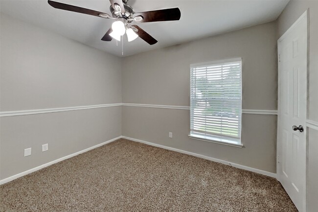 Building Photo - 16303 Hickory Point Rd