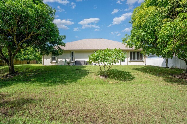 Building Photo - Great Location In NE Palm Bay!