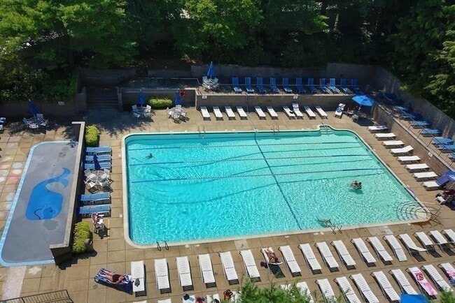 Building Photo - 99 Pond Ave