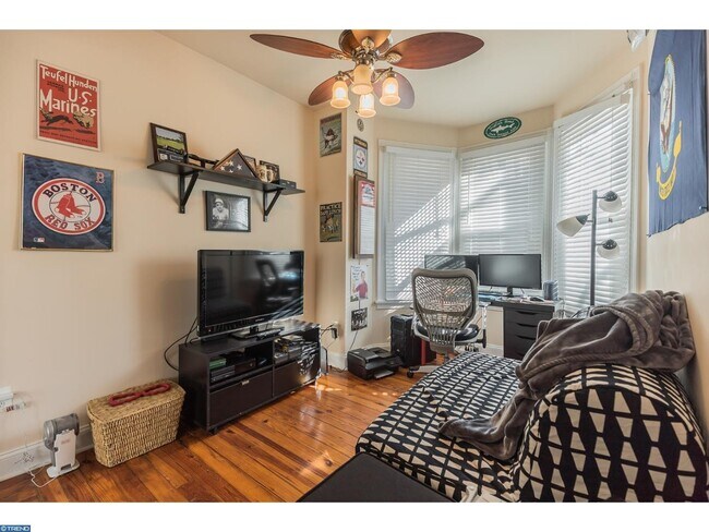 Building Photo - 385 Conarroe St