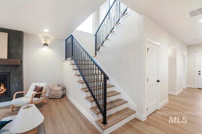 Building Photo - 547 Cyn Fls Dr
