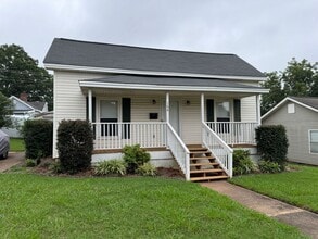 Building Photo - MOVE-IN READY!