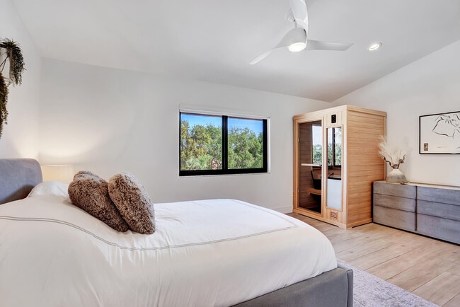 Building Photo - 210 Captains Walk