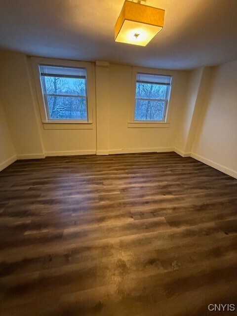 Building Photo - 13 Elm St