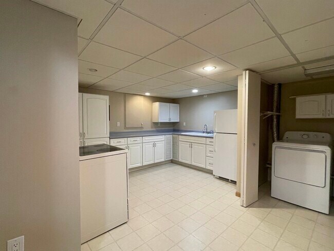 Building Photo - 6442 Urich Terrace