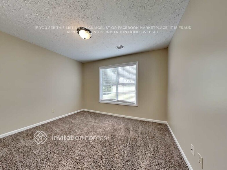 Building Photo - 5995 Rolling Oaks Ln