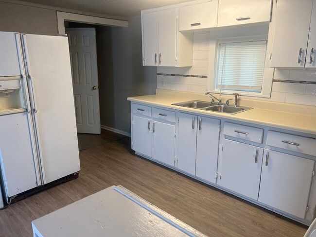 Building Photo - COZY 1 bedroom 1 bathroom