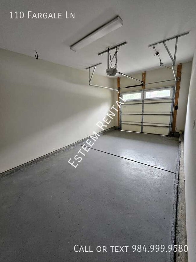 Building Photo - 110 Fargale Ln